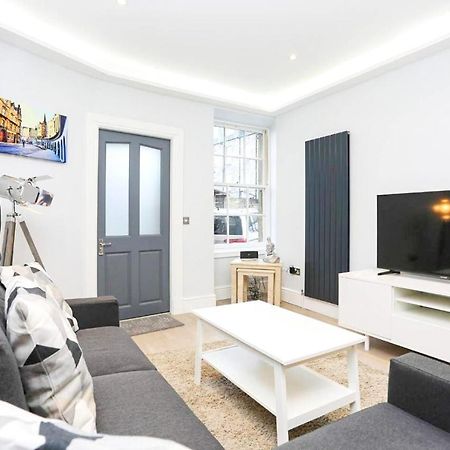 Ultra Modern, Stylish Apartment Next To Princes St Edinburgh Exterior photo