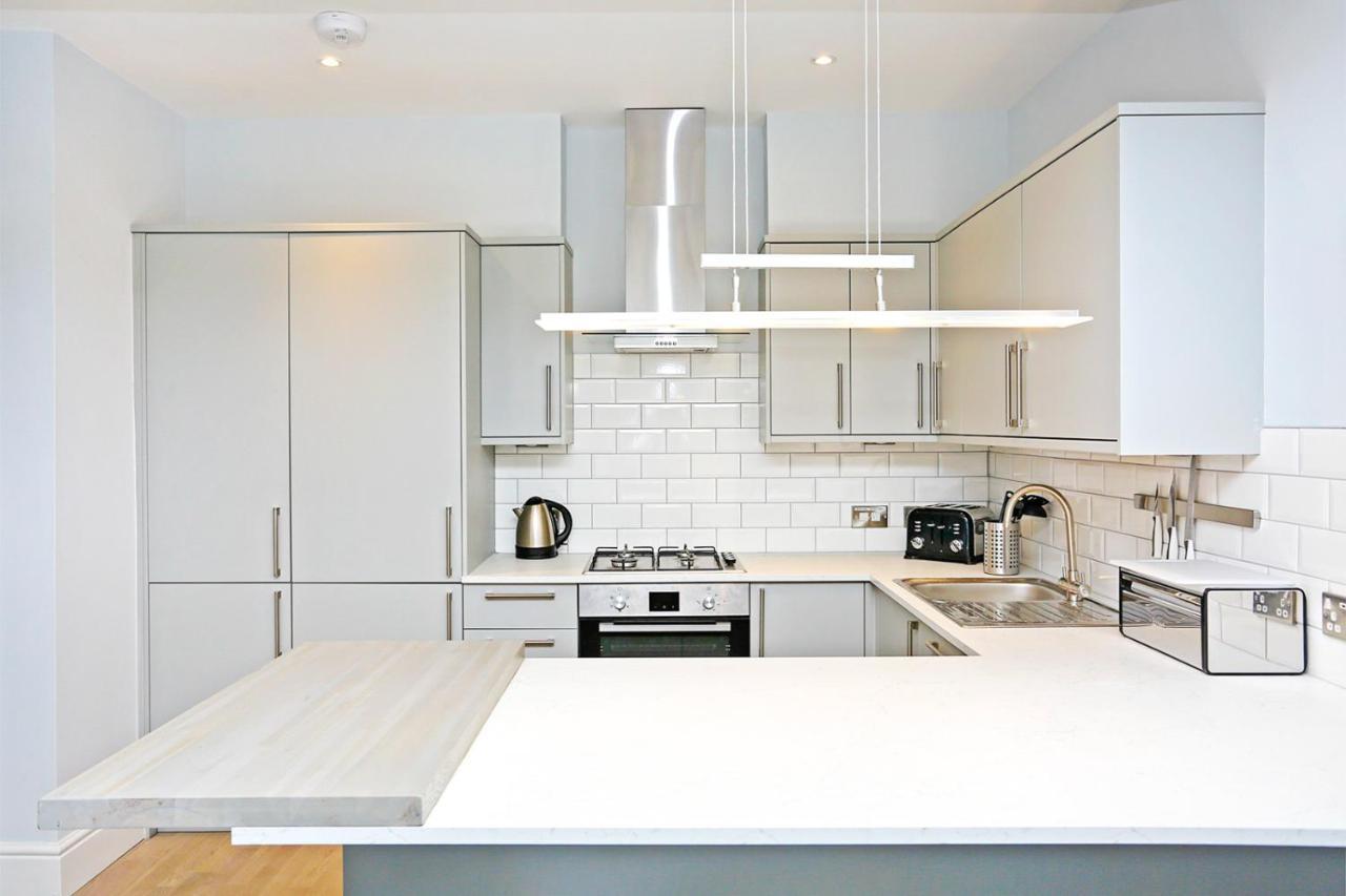 Ultra Modern, Stylish Apartment Next To Princes St Edinburgh Exterior photo