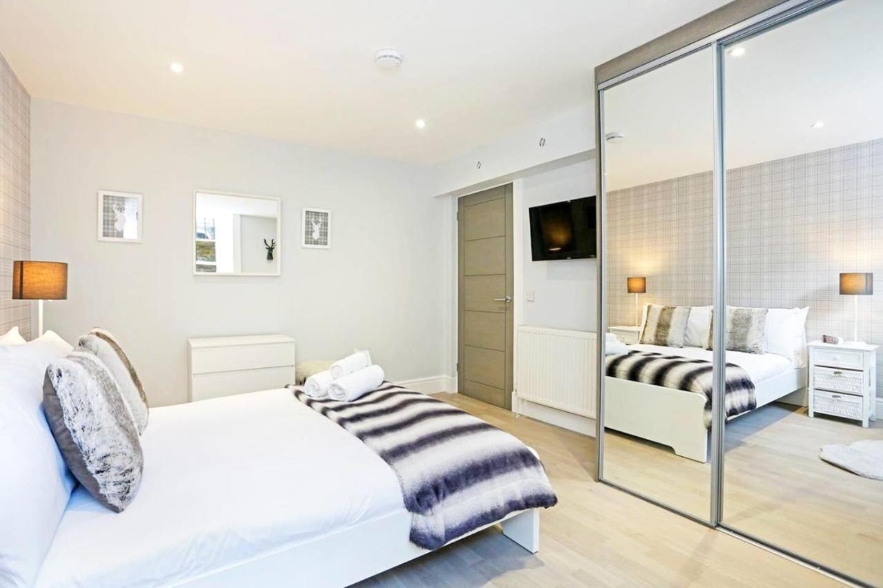 Ultra Modern, Stylish Apartment Next To Princes St Edinburgh Exterior photo