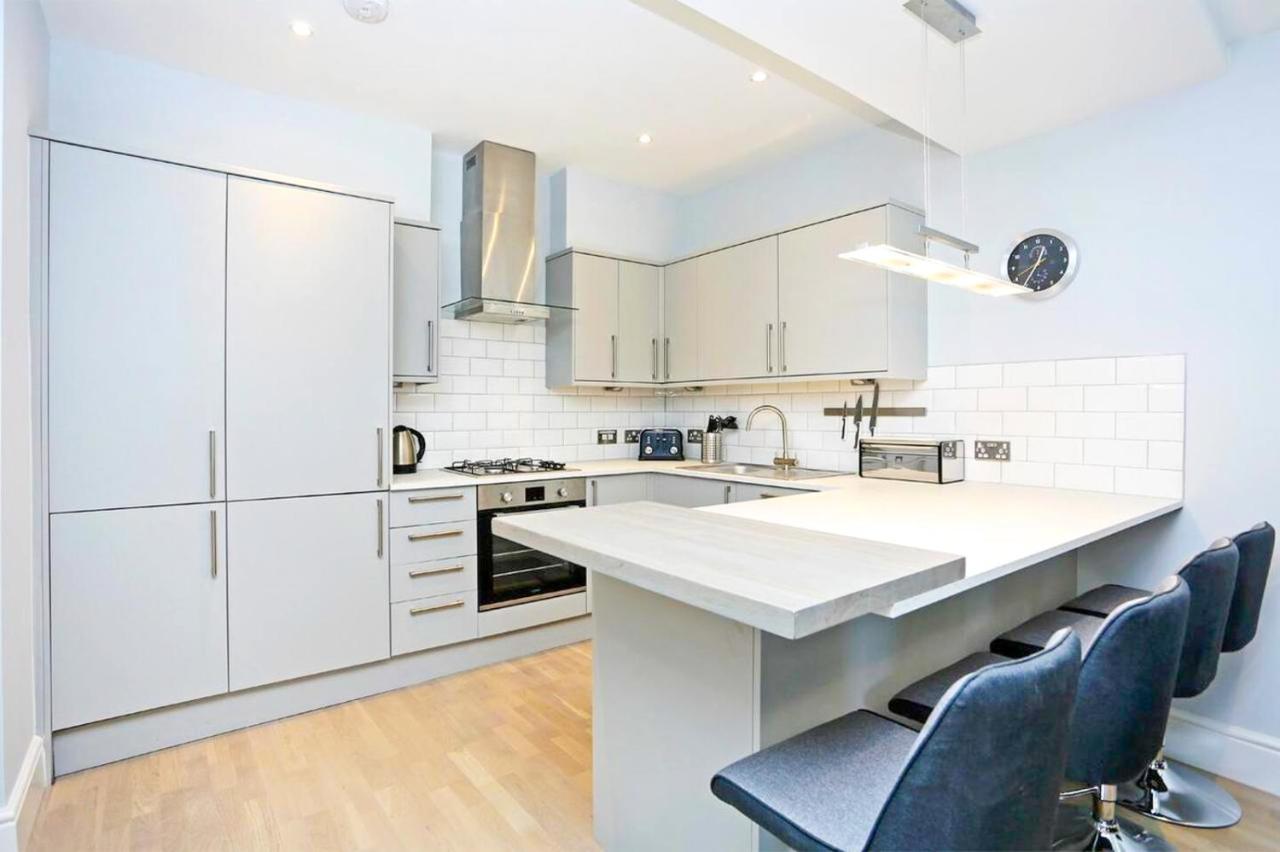 Ultra Modern, Stylish Apartment Next To Princes St Edinburgh Exterior photo