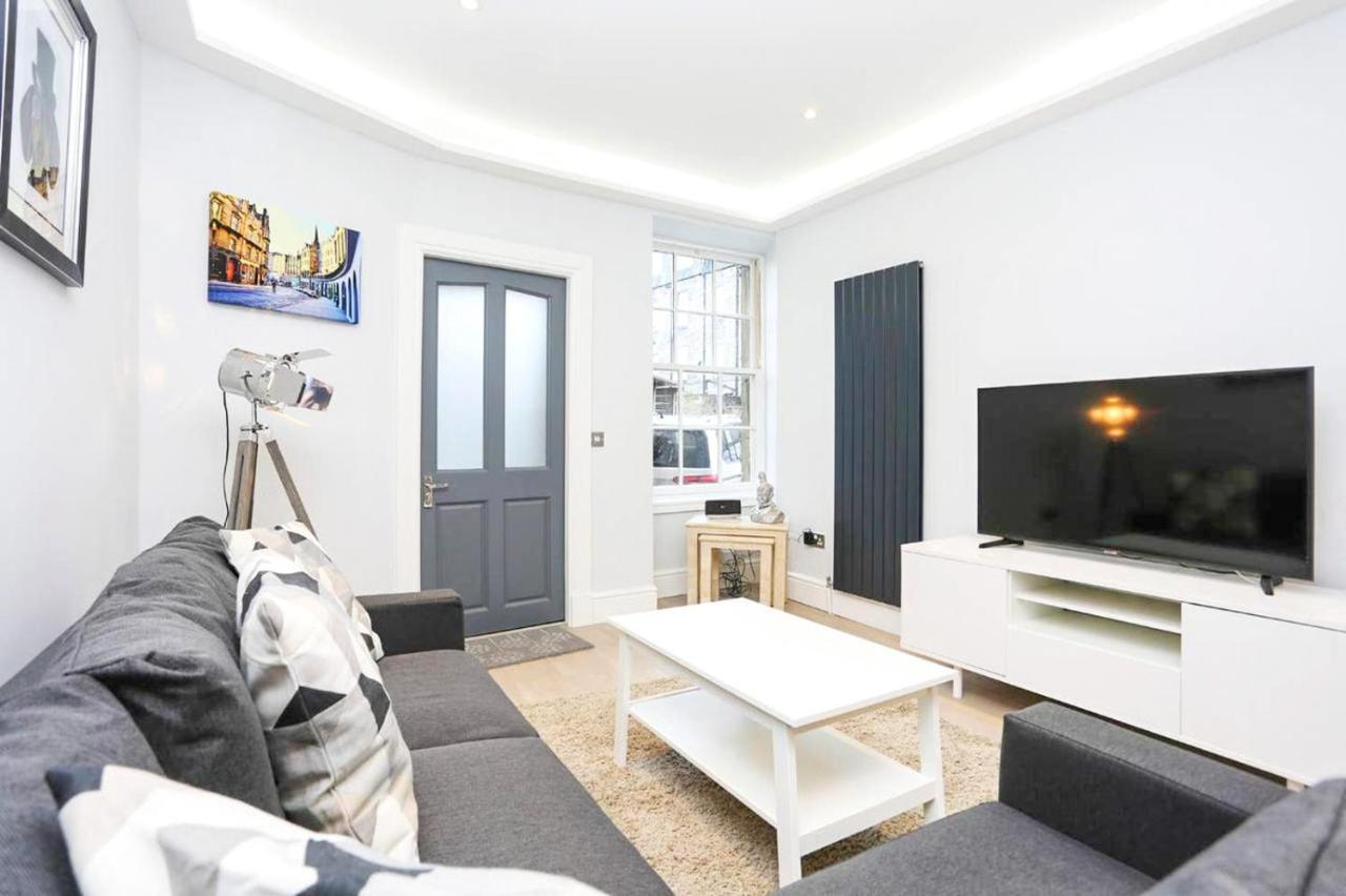 Ultra Modern, Stylish Apartment Next To Princes St Edinburgh Exterior photo