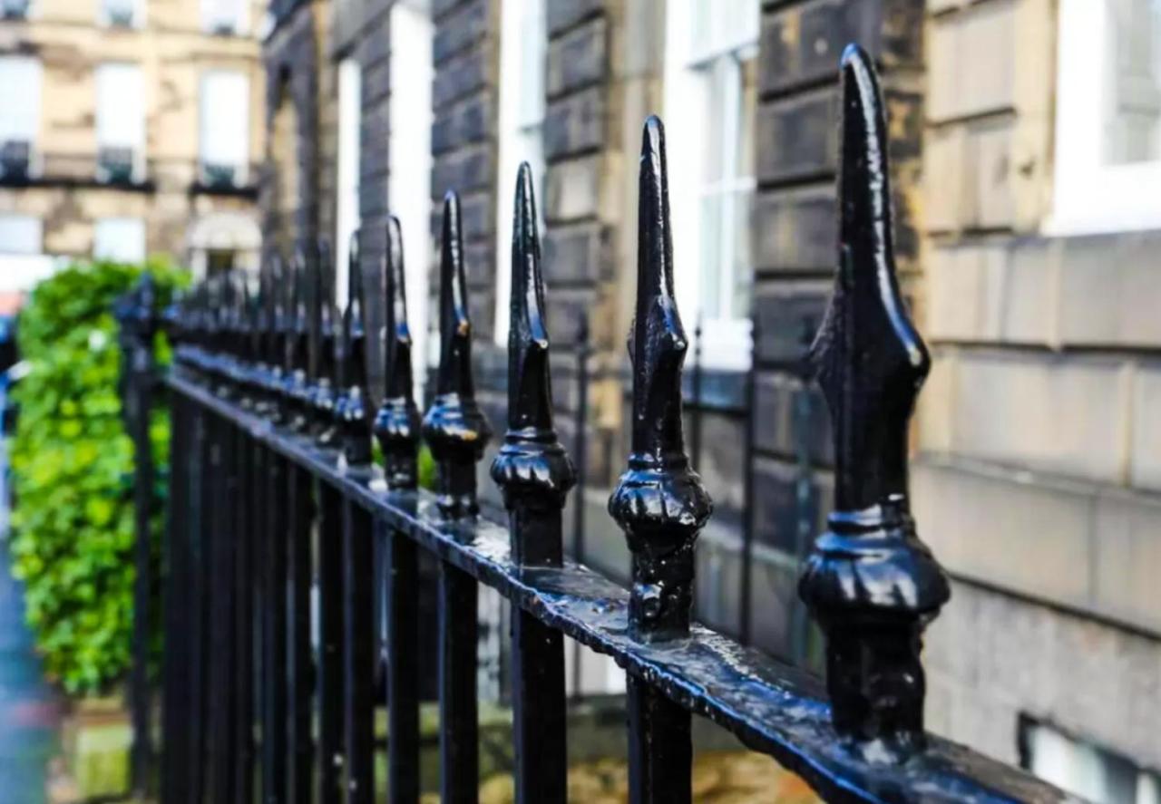 Ultra Modern, Stylish Apartment Next To Princes St Edinburgh Exterior photo